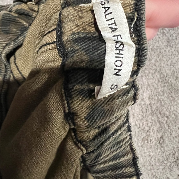 Distressed Green Camo Pants - Picture 3 of 15